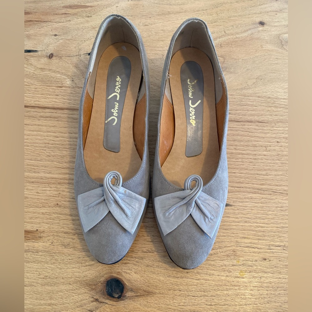 John Jerro Gray Women's Heels with Bow‎ Accent 7 Preloved